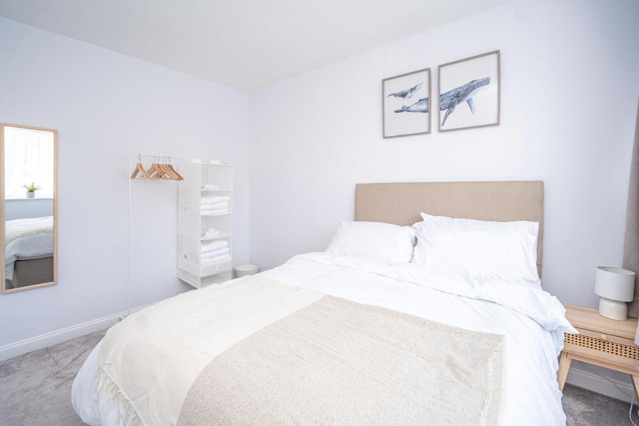 Spacious 5 Bedroom House - Sleeps 7 - 3-Car Driveway - Work - Leisure Wolverhampton Extérieur photo
