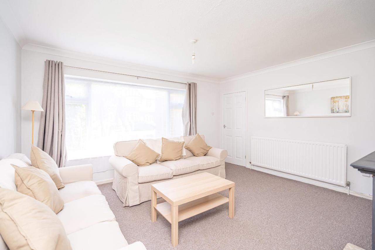 Spacious 5 Bedroom House - Sleeps 7 - 3-Car Driveway - Work - Leisure Wolverhampton Extérieur photo